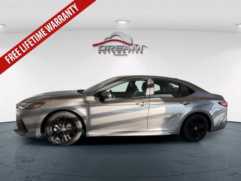 Used 2025 Toyota Camry SE FWD image 18