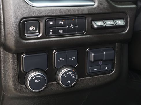 Used 2024 Chevrolet Tahoe Premier w/ Premium Package image 29