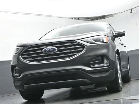 Used 2020 Ford Edge Titanium image 37