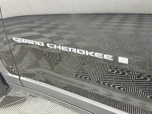 Used 2024 Jeep Grand Cherokee Laredo w/ Luxury Tech Group I image 28