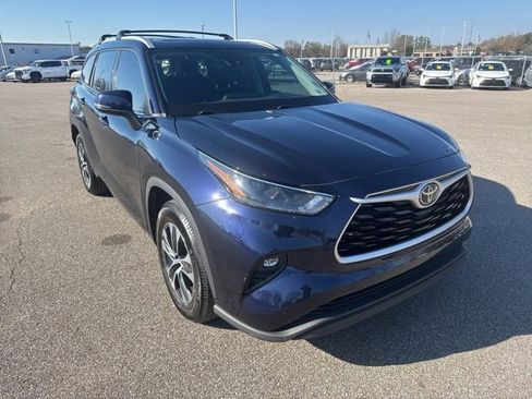 Used 2022 Toyota Highlander XLE image 7