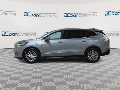 Used 2023 Buick Enclave Essence image 5