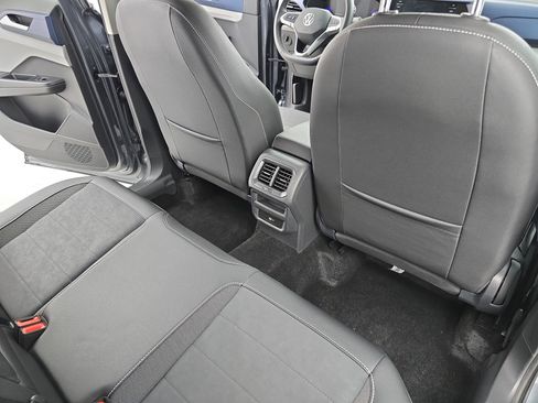 Certified 2024 Volkswagen Taos SE image 11