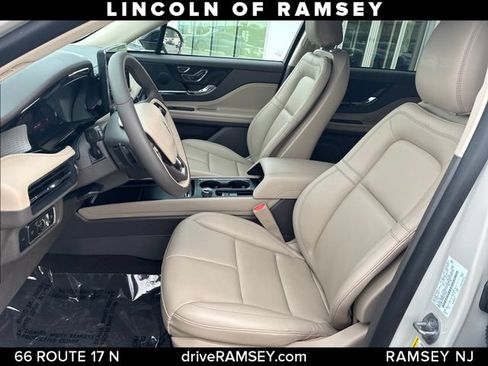 Used 2023 Lincoln Corsair AWD image 12