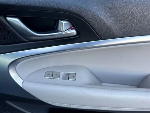 Used 2023 Genesis G70 2.0T image 20