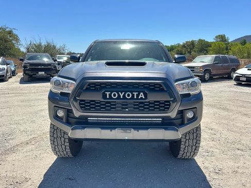 Used 2017 Toyota Tacoma TRD Sport w/ Tow Package RWD image 4