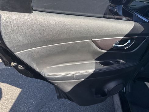 Used 2016 Nissan Rogue S FWD image 18