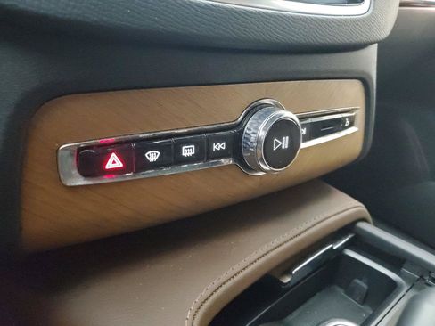 Certified 2024 Volvo XC90 T8 Plus AWD/4WD image 30