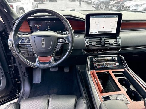 Used 2021 Lincoln Navigator Reserve image 25