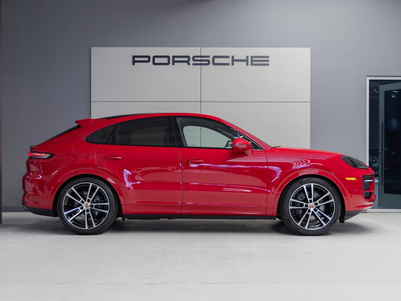 Certified 2026 Porsche Cayenne Coupe AWD/4WD image 8