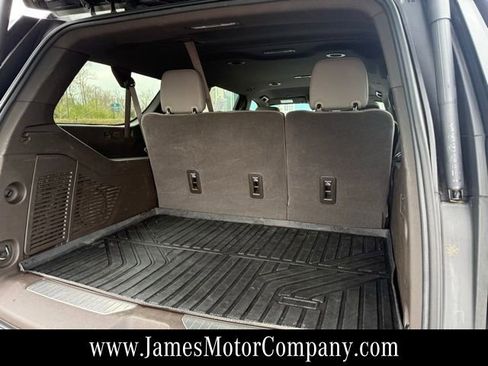 Used 2024 Chevrolet Suburban Z71 w/ Luxury Package image 21
