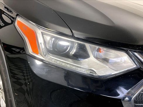 Used 2018 Chevrolet Traverse LT FWD image 27