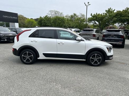 Certified 2025 Kia Niro EX FWD image 2