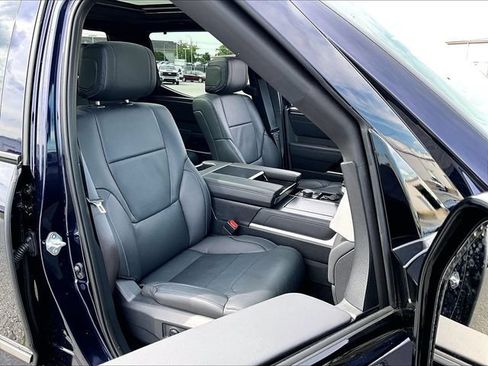 Used 2025 Toyota Tundra Platinum AWD/4WD image 11