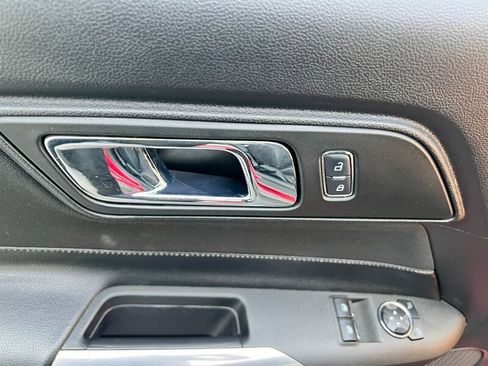 Used 2017 Ford Mustang Coupe image 18