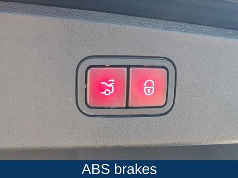 Used 2015 Mercedes-Benz E 350 4MATIC Sedan image 25