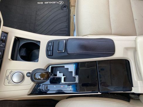Used 2014 Lexus ES 350 w/ Luxury Package FWD image 13