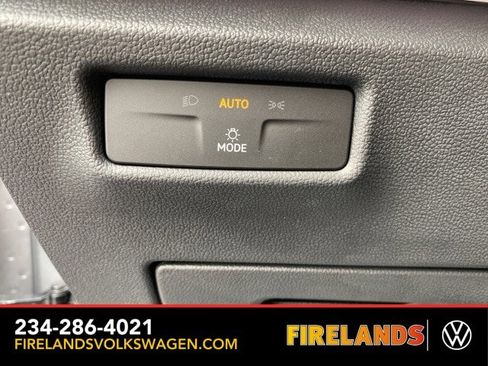 New 2025 Volkswagen Tiguan SE image 35