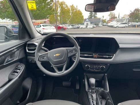 Used 2025 Chevrolet TrailBlazer LT image 28