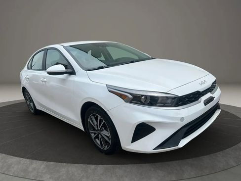 Used 2022 Kia Forte LXS FWD image 3