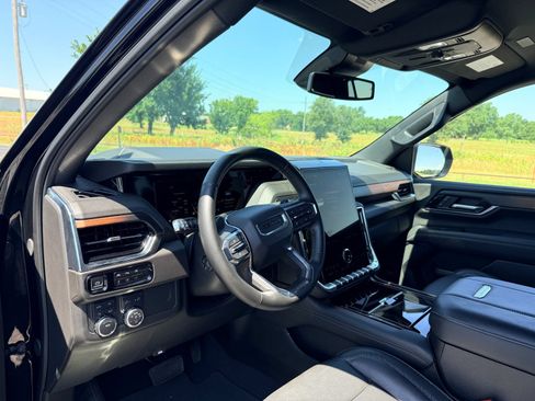Used 2025 GMC Yukon Denali AWD/4WD image 13