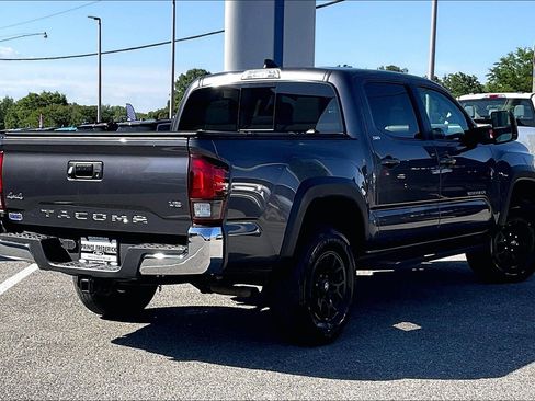 Used 2022 Toyota Tacoma SR5 AWD/4WD image 12