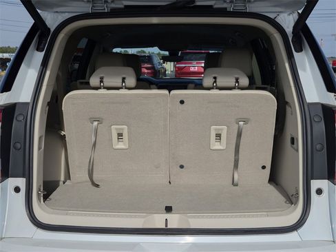 Certified 2023 GMC Acadia Denali w/ Denali Technology Package image 8