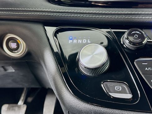 Used 2022 Chrysler Pacifica Touring-L w/ S Appearance Package image 24