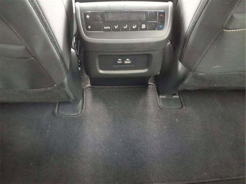 Used 2024 Nissan Pathfinder SV image 13