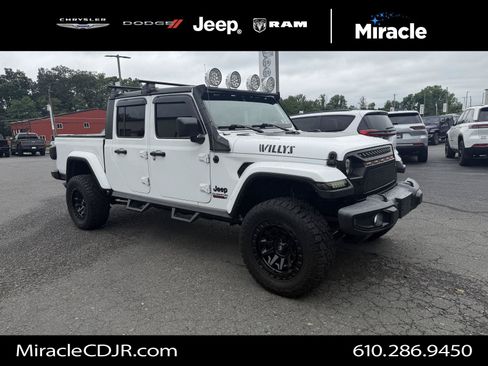 Used 2022 Jeep Gladiator Sport AWD/4WD image 1