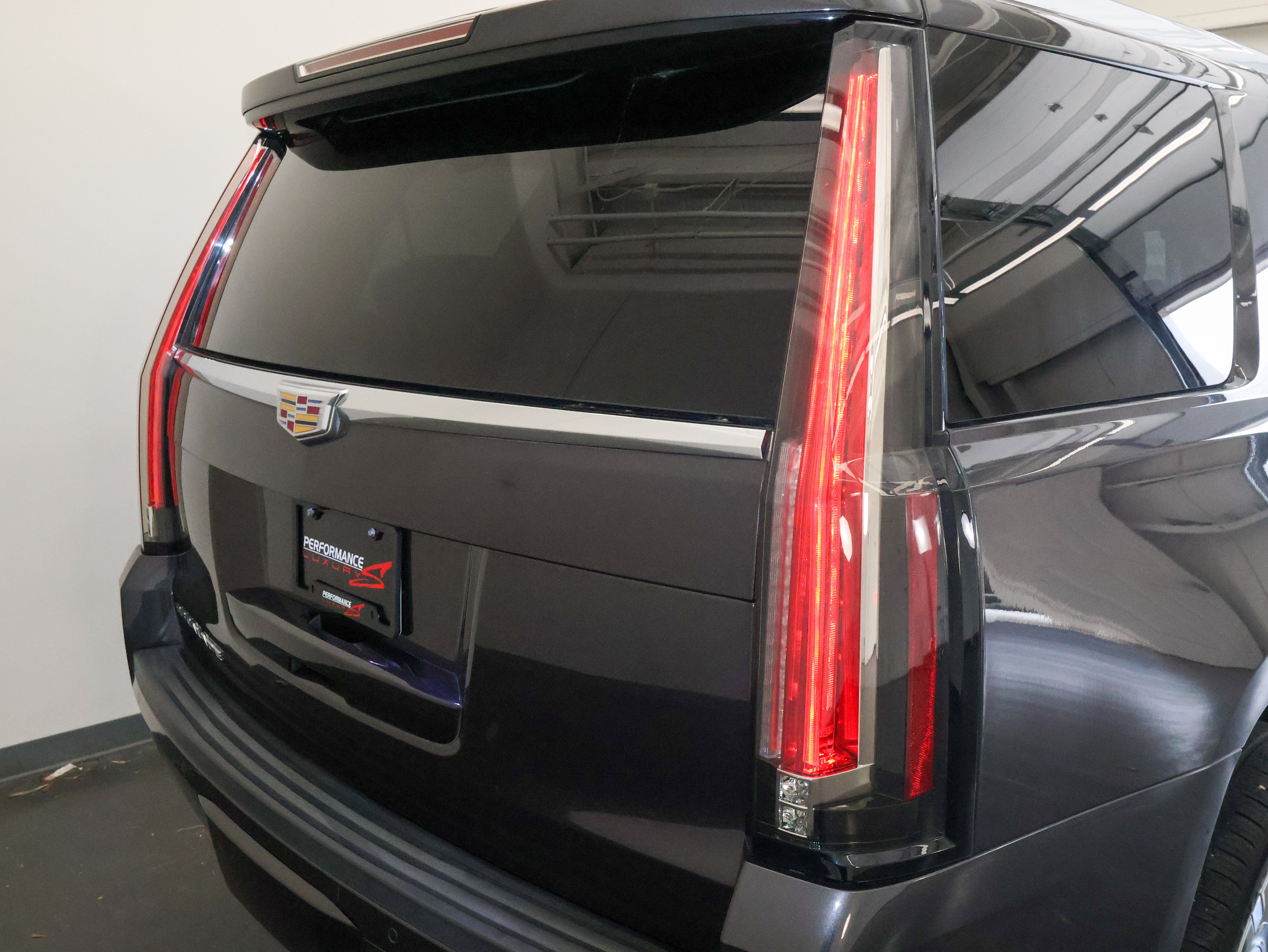 Used 2016 Cadillac Escalade Luxury RWD image 48
