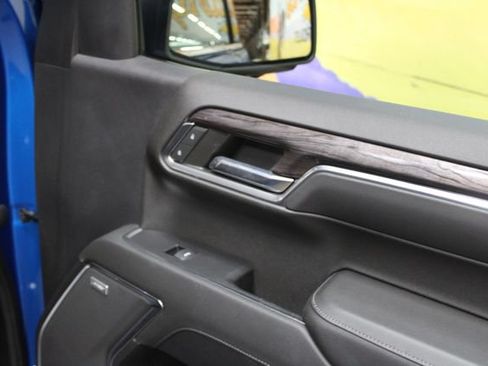 Used 2022 Chevrolet Silverado 1500 LTZ w/ Z71 Off-Road Package AWD/4WD image 11