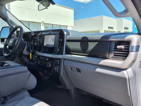 Used 2025 Ford F250 XLT w/ FX4 Off-Road Package AWD/4WD image 14