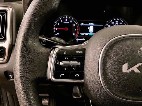 Used 2023 Kia Sorento LX AWD/4WD image 17