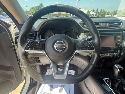 Used 2018 Nissan Rogue SV FWD image 14