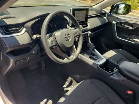 Certified 2025 Toyota RAV4 XLE FWD image 19