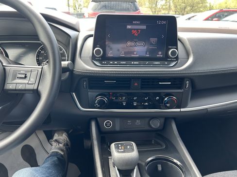 Used 2022 Nissan Rogue S image 12