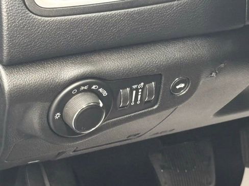 Used 2016 Chrysler 200 Limited image 12