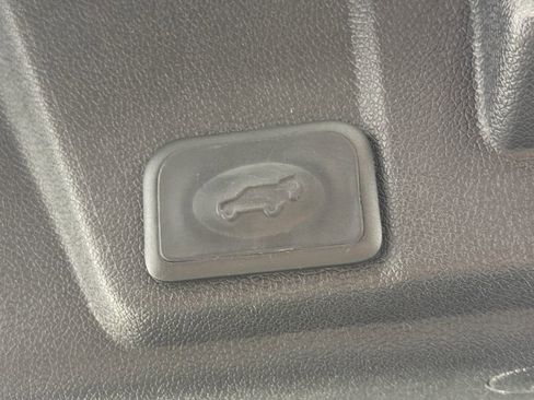 Used 2016 Chevrolet Traverse LT image 18