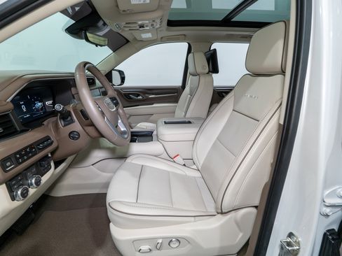 Used 2023 GMC Yukon XL Denali w/ Denali Reserve Package image 16