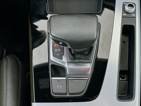 Used 2025 Audi Q5 2.0T Premium image 24