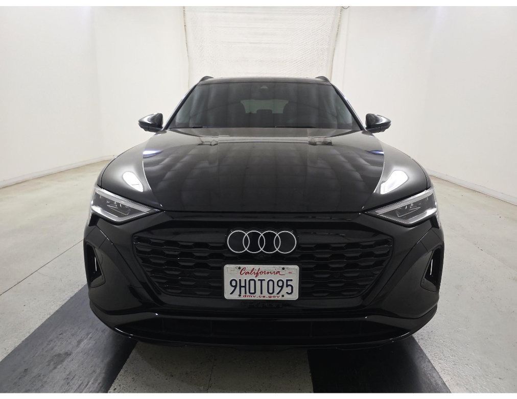 Used 2024 Audi Q8 e-tron Prestige w/ Prestige Package AWD/4WD image 2