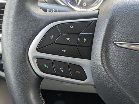 Used 2024 Chrysler Pacifica Touring-L FWD image 23