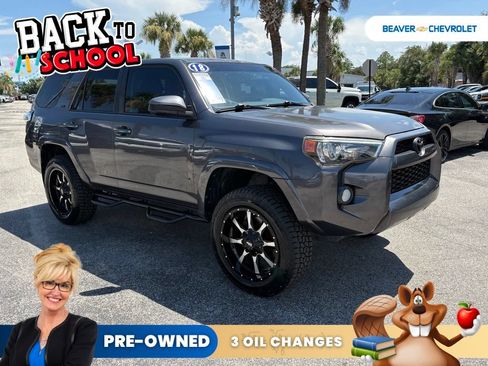 Used 2018 Toyota 4Runner SR5 AWD/4WD image 9