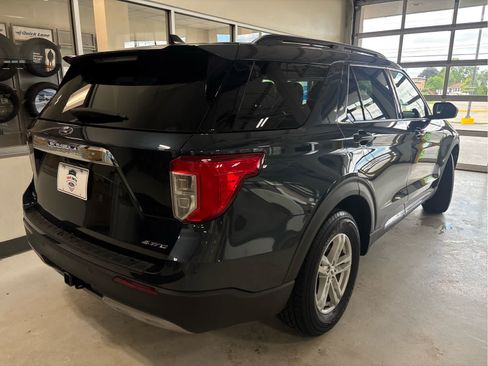 Used 2022 Ford Explorer XLT w/ Equipment Group 202A AWD/4WD image 6