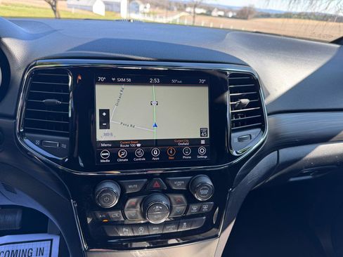 Used 2021 Jeep Grand Cherokee Laredo X image 16