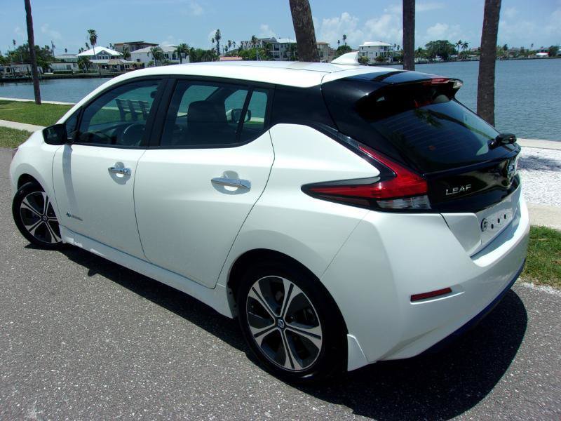 Used 2018 Nissan Leaf SV w/ SV Technology Package FWD image 7