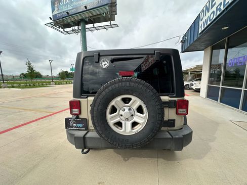 Used 2018 Jeep Wrangler Unlimited Sport image 4