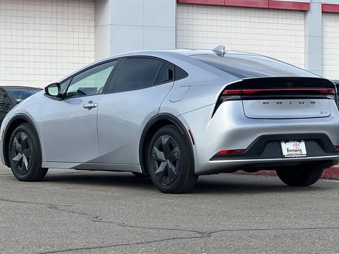 Used 2025 Toyota Prius LE image 7