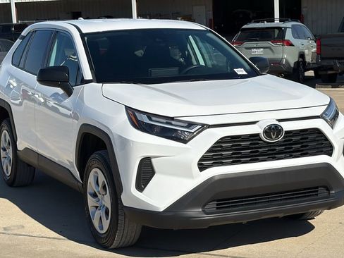 Used 2024 Toyota RAV4 LE image 7